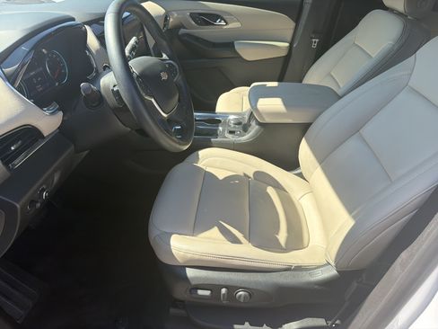 Certified 2023 Chevrolet Traverse LT w/ LT Premium Package FWD image 10