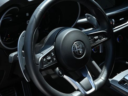 Used 2024 Alfa Romeo Stelvio Veloce AWD/4WD image 33