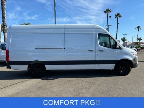 Used 2025 Mercedes-Benz Sprinter 2500 image 2