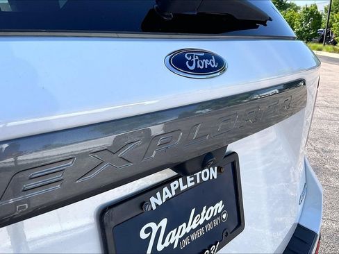 Used 2024 Ford Explorer XLT w/ Equipment Group 202A AWD/4WD image 36
