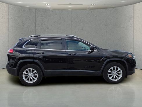 Used 2019 Jeep Cherokee Latitude w/ Cold Weather Group AWD/4WD image 2