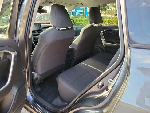 Used 2021 Toyota RAV4 LE image 9