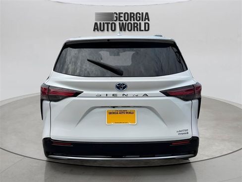 Used 2022 Toyota Sienna Limited FWD image 13