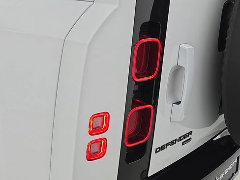 Certified 2022 Land Rover Defender 110 X-Dynamic SE image 34