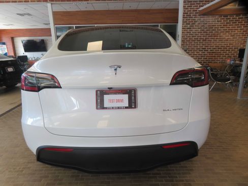 Used 2024 Tesla Model Y Long Range AWD/4WD image 60
