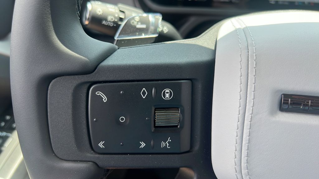 New 2026 Land Rover Defender 110 AWD/4WD image 31