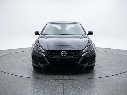 Used 2025 Nissan Altima 2.5 SV image 2