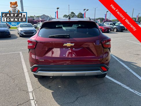Used 2025 Chevrolet Trax LT FWD image 4