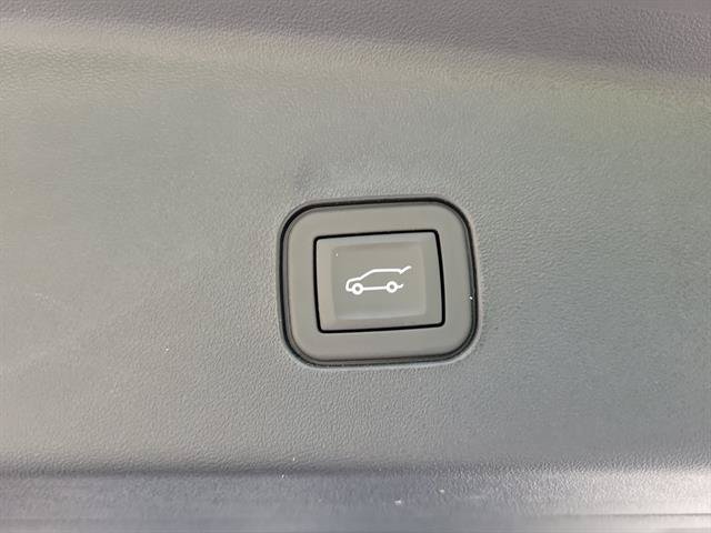 Certified 2026 Cadillac Vistiq Platinum w/ LPO, Floor Liner Package AWD/4WD image 8