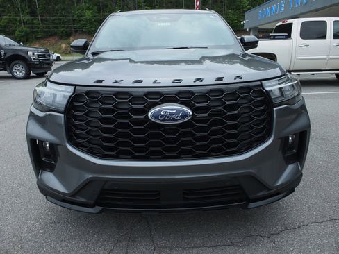 Used 2025 Ford Explorer ST-Line AWD/4WD image 8