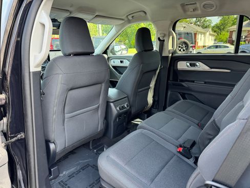 Used 2025 Ford Explorer Active RWD image 13