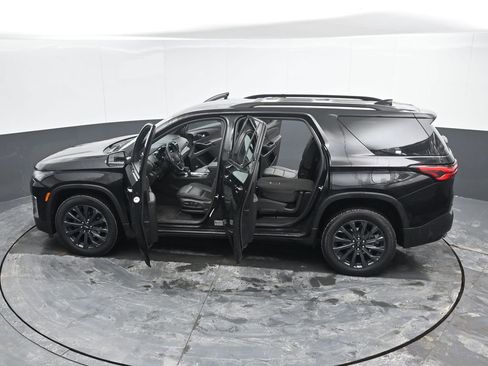 Used 2023 Chevrolet Traverse RS image 55