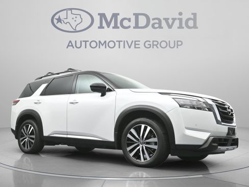 Used 2025 Nissan Pathfinder Platinum w/ Cargo Package AWD/4WD image 30