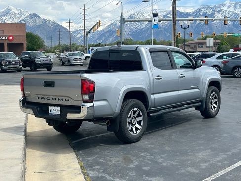 Used 2019 Toyota Tacoma SR5 AWD/4WD image 4