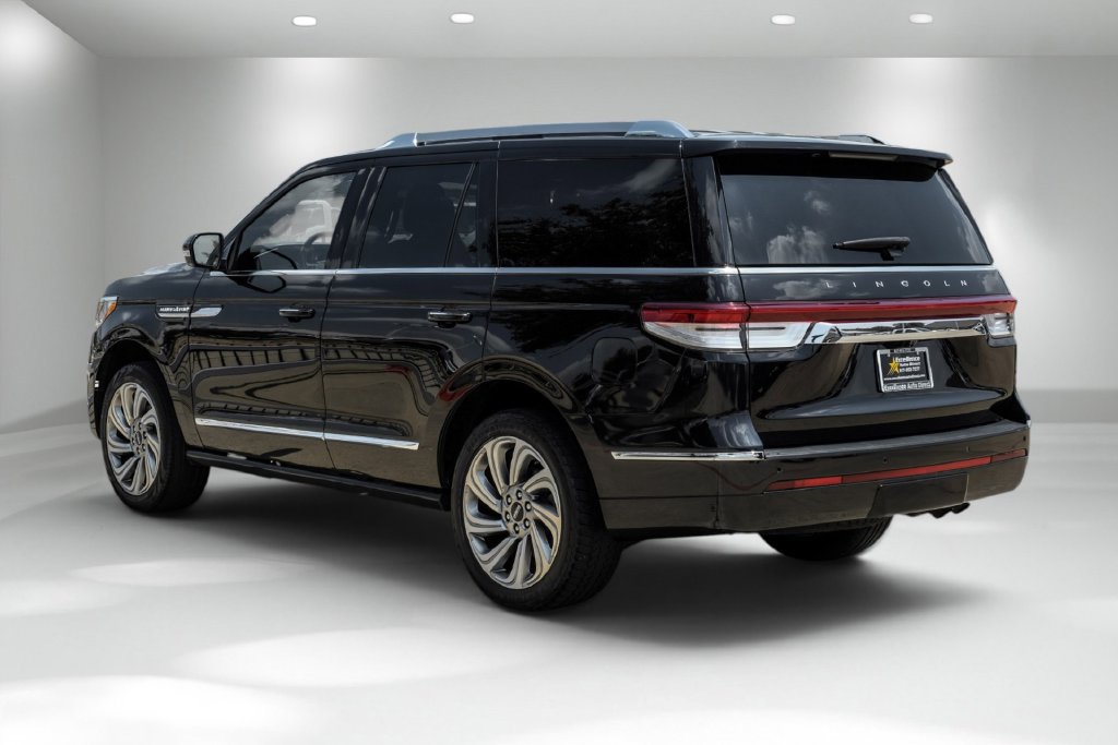 Used 2022 Lincoln Navigator Reserve AWD/4WD image 9