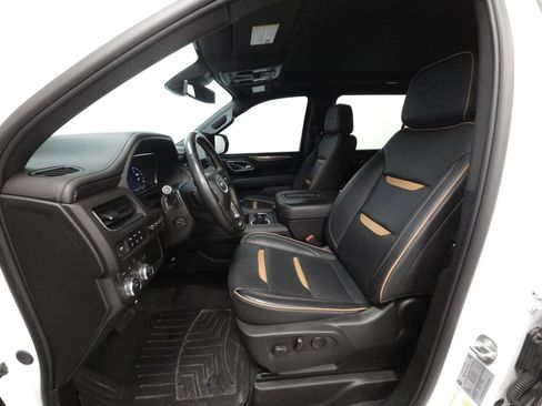 Used 2024 GMC Yukon XL AT4 w/ AT4 Premium Package AWD/4WD image 4