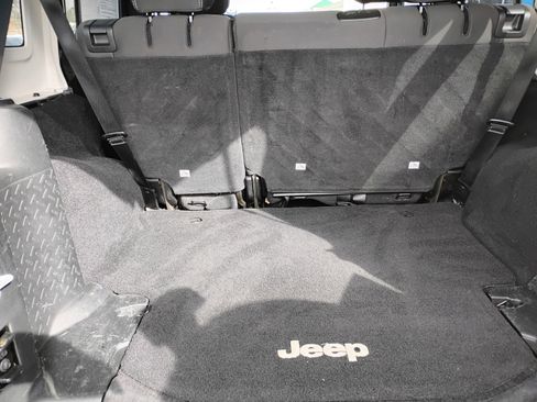 Used 2016 Jeep Wrangler Unlimited Sahara AWD/4WD image 19