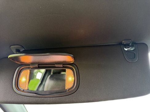 Used 2025 Chrysler Pacifica Limited FWD image 22
