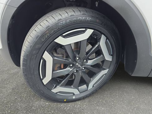 Used 2023 Kia Telluride EX w/ EX Captain's Chair Package FWD image 31
