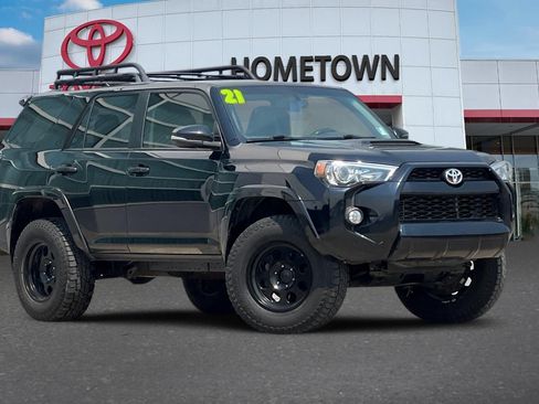 Used 2016 Toyota 4Runner Trail Premium AWD/4WD image 2