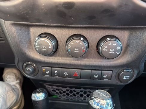 Used 2012 Jeep Wrangler Unlimited Sahara image 26