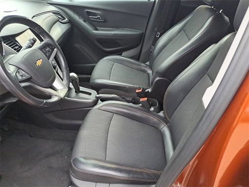 Used 2019 Chevrolet Trax LT w/ LT Convenience Package image 21
