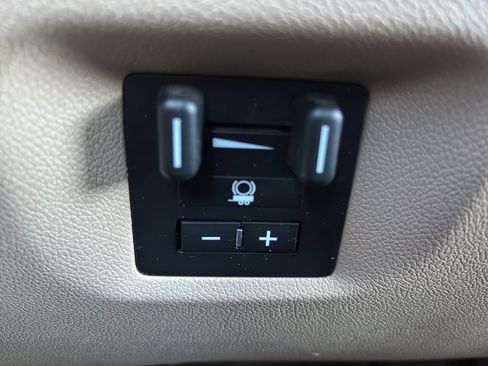 Used 2013 GMC Yukon XL Denali image 27