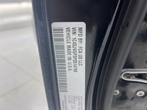 Used 2023 Jeep Grand Wagoneer Series III image 33