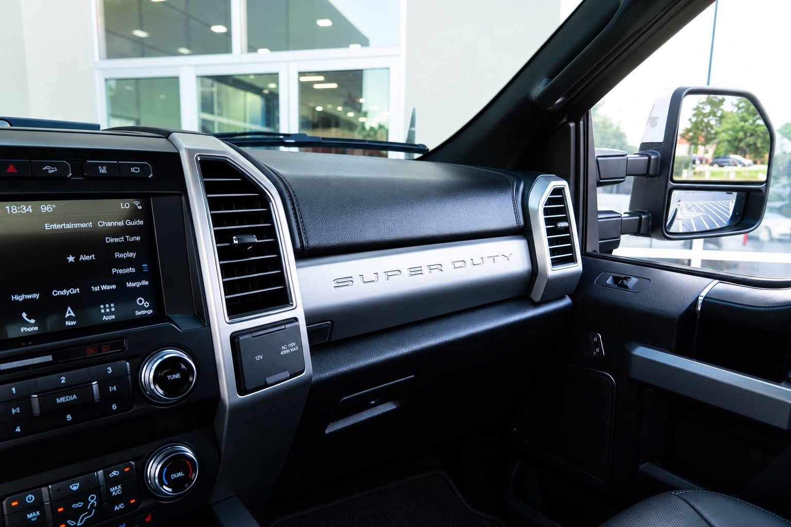 Used 2019 Ford F250 Platinum w/ Platinum Ultimate Package AWD/4WD image 25