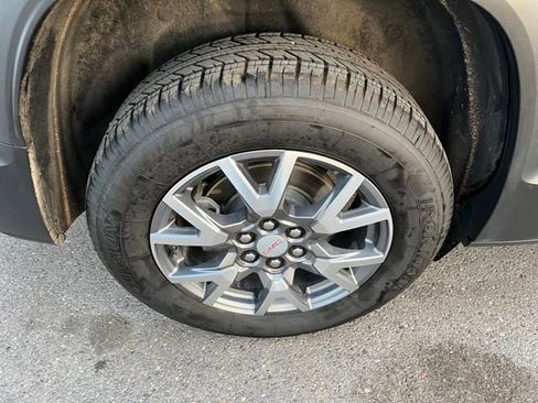 Used 2023 GMC Acadia SLT AWD/4WD image 17