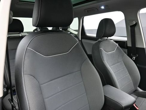 Used 2023 Volkswagen Taos SE w/ Panoramic Sunroof Package FWD image 29