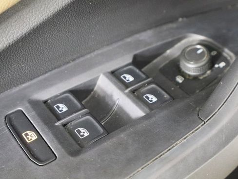 Used 2019 Volkswagen Jetta SE w/ Cold Weather Package image 22