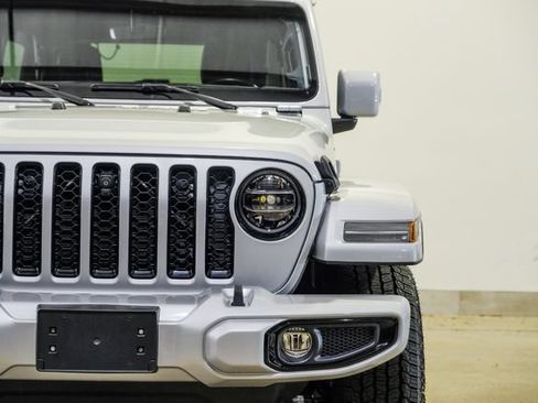 Used 2022 Jeep Wrangler Unlimited Sahara AWD/4WD image 4