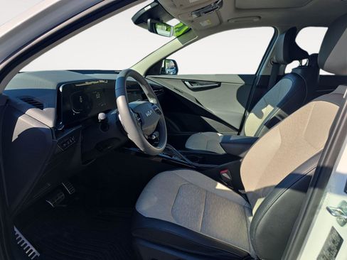 Used 2023 Kia Niro SX Touring FWD image 10