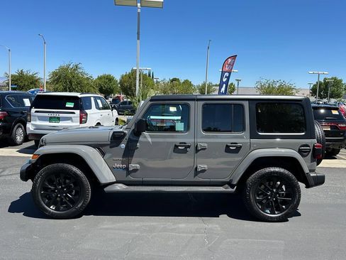 Used 2022 Jeep Wrangler Unlimited Sahara w/ Cold Weather Group AWD/4WD image 3