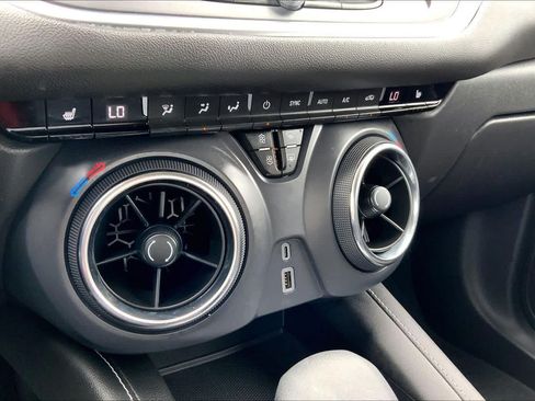 Used 2025 Chevrolet Blazer LT FWD image 33