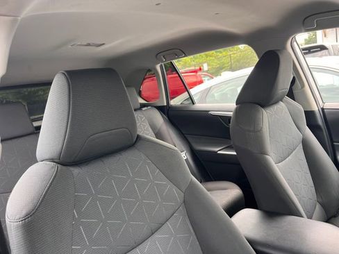 Used 2021 Toyota RAV4 XLE FWD image 30