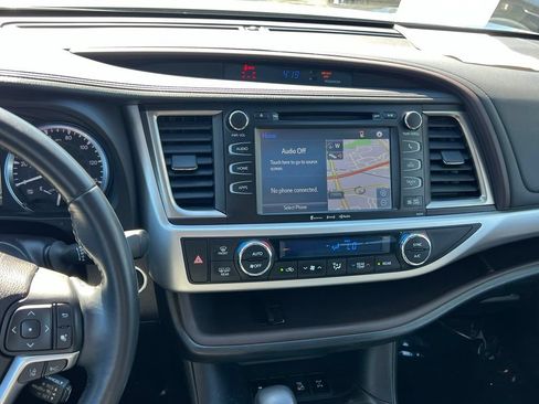 Used 2017 Toyota Highlander XLE AWD/4WD image 21