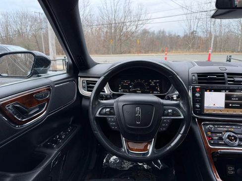 Used 2017 Lincoln Continental Select w/ Climate Package image 12