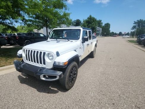Used 2023 Jeep Gladiator Sport AWD/4WD image 3