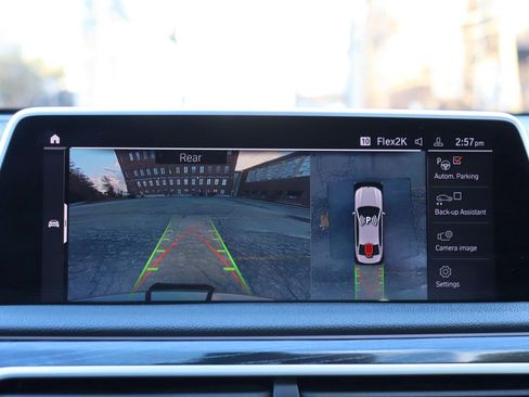 Used 2022 BMW 750i xDrive w/ M Sport Package image 36