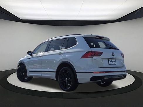 Used 2022 Volkswagen Tiguan SE R-Line image 5