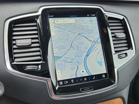 Used 2025 Volvo XC90 B6 Plus image 12