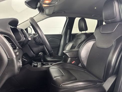 Used 2021 Jeep Cherokee Latitude Plus image 16