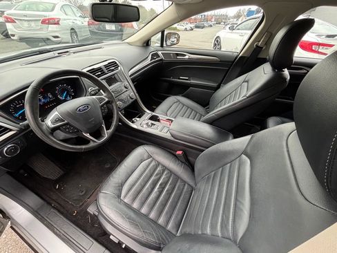 Used 2017 Ford Fusion SE image 9