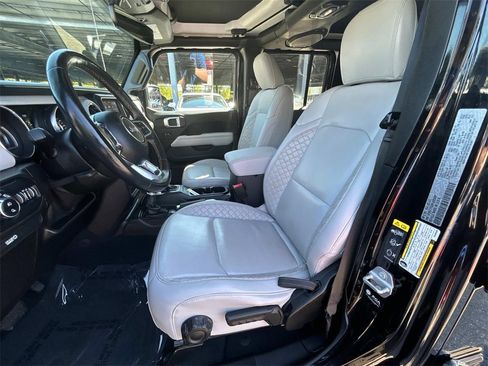 Used 2021 Jeep Gladiator Overland image 19