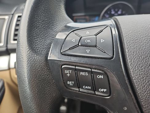Used 2017 Ford Explorer XLT w/ Equipment Group 202A FWD image 27