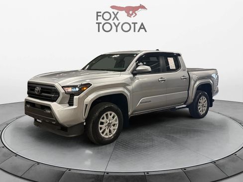 Used 2025 Toyota Tacoma SR5 AWD/4WD image 1