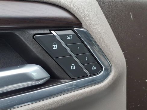 Used 2024 GMC Sierra 2500 SLT w/ SLT Premium Package image 9