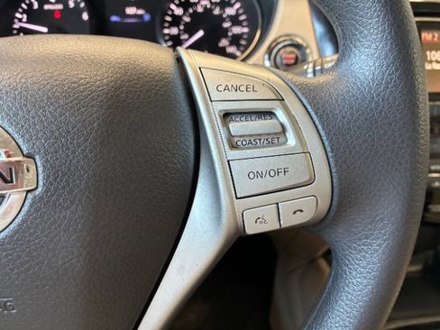 Used 2016 Nissan Rogue SV image 20